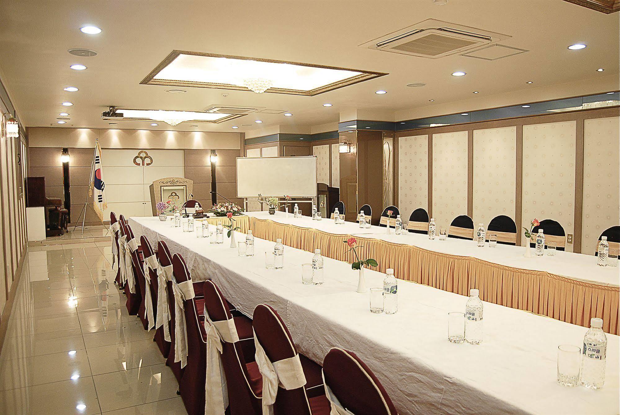 Arirang Tourist Hotel Changwon Exterior photo